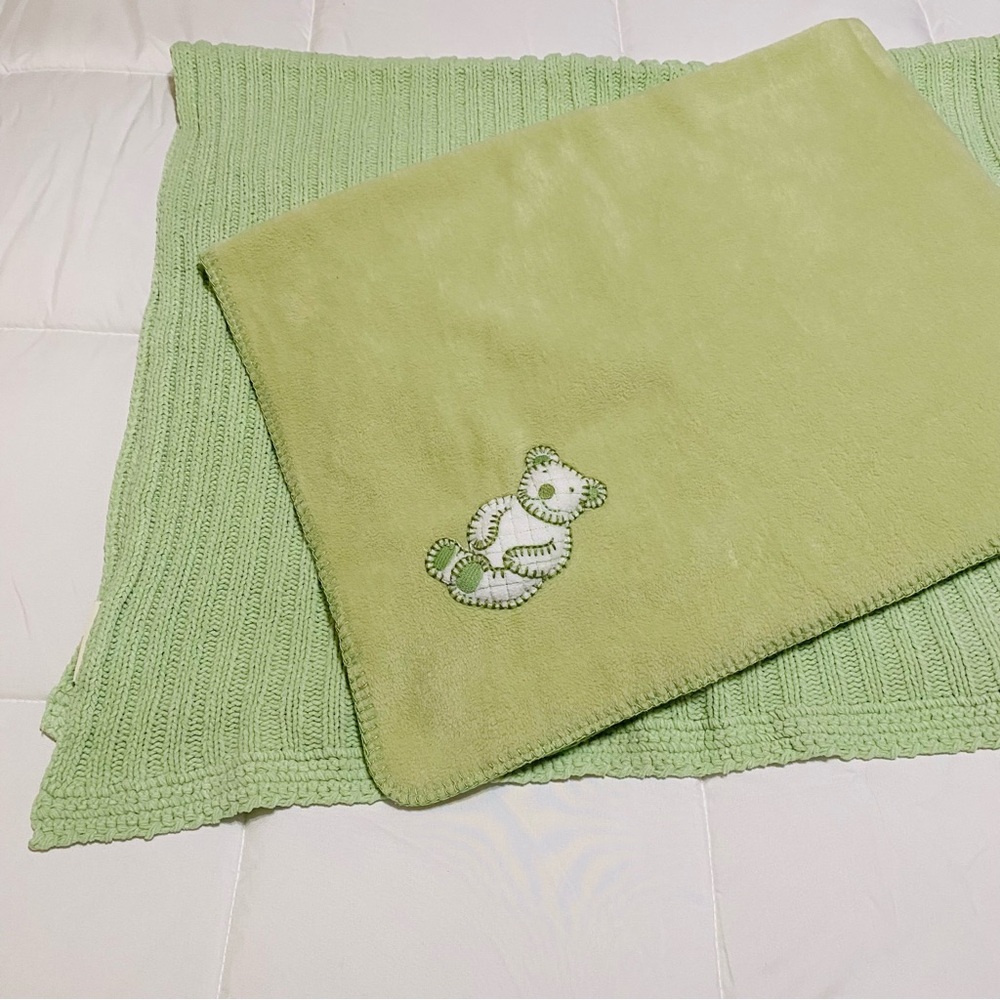 Pottery Barn Kids 2 Baby Blankets Green w/White Bear & Solid Green Chunky Knit